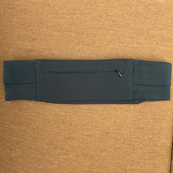 Nathan ZipsterMax Running Belt - Picture 2 of 3